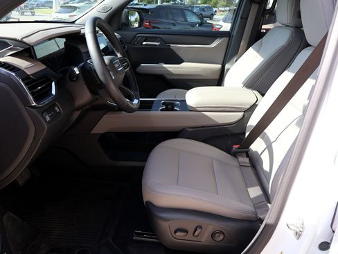 Used 2026 GMC Acadia Elevation w/ Elevation Premium Package FWD image 19