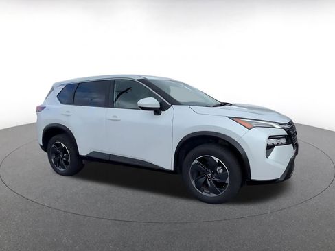 Used 2025 Nissan Rogue SV AWD/4WD image 2