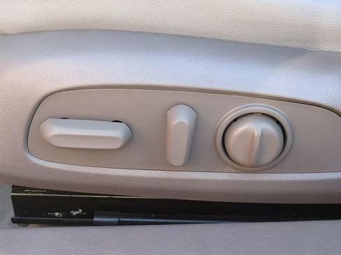 Used 2018 Chevrolet Malibu Premier w/ Driver Confidence Package image 18