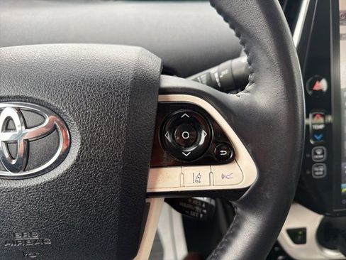 Used 2018 Toyota Prius Prime Premium image 19