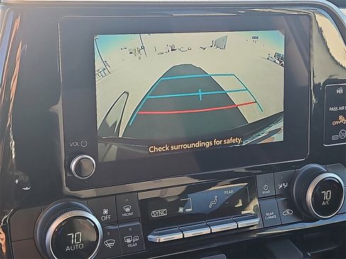 Used 2023 Toyota Highlander L image 24