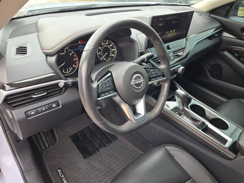 Used 2023 Nissan Altima 2.5 SR w/ SR Premium Package FWD image 11