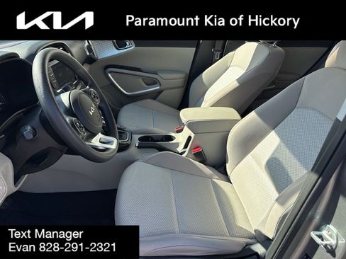 Used 2022 Kia Soul LX image 17