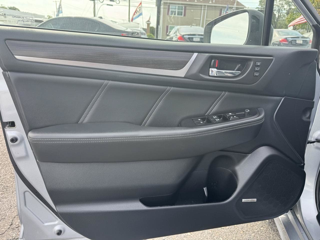 Used 2018 Subaru Legacy 3.6R Limited AWD/4WD image 9