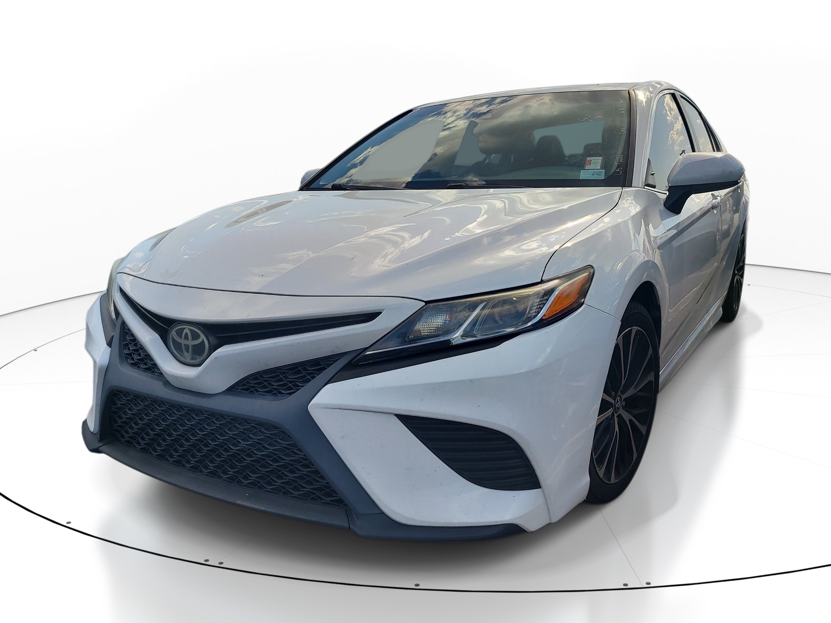 Used 2018 Toyota Camry SE FWD image 3