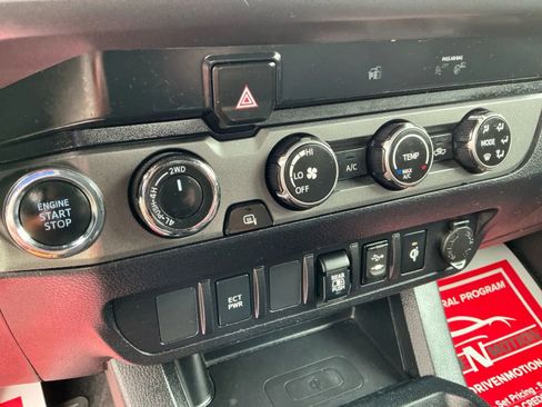 Used 2019 Toyota Tacoma TRD Off-Road image 31