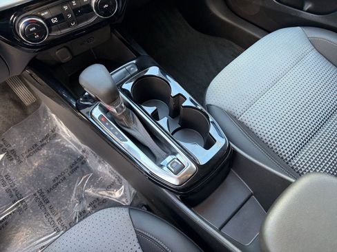 Used 2025 Chevrolet Trax LT image 35