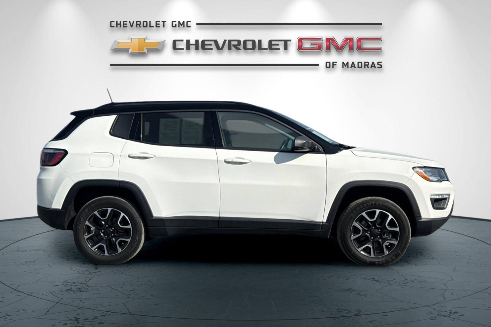 Used 2019 Jeep Compass Trailhawk AWD/4WD image 2