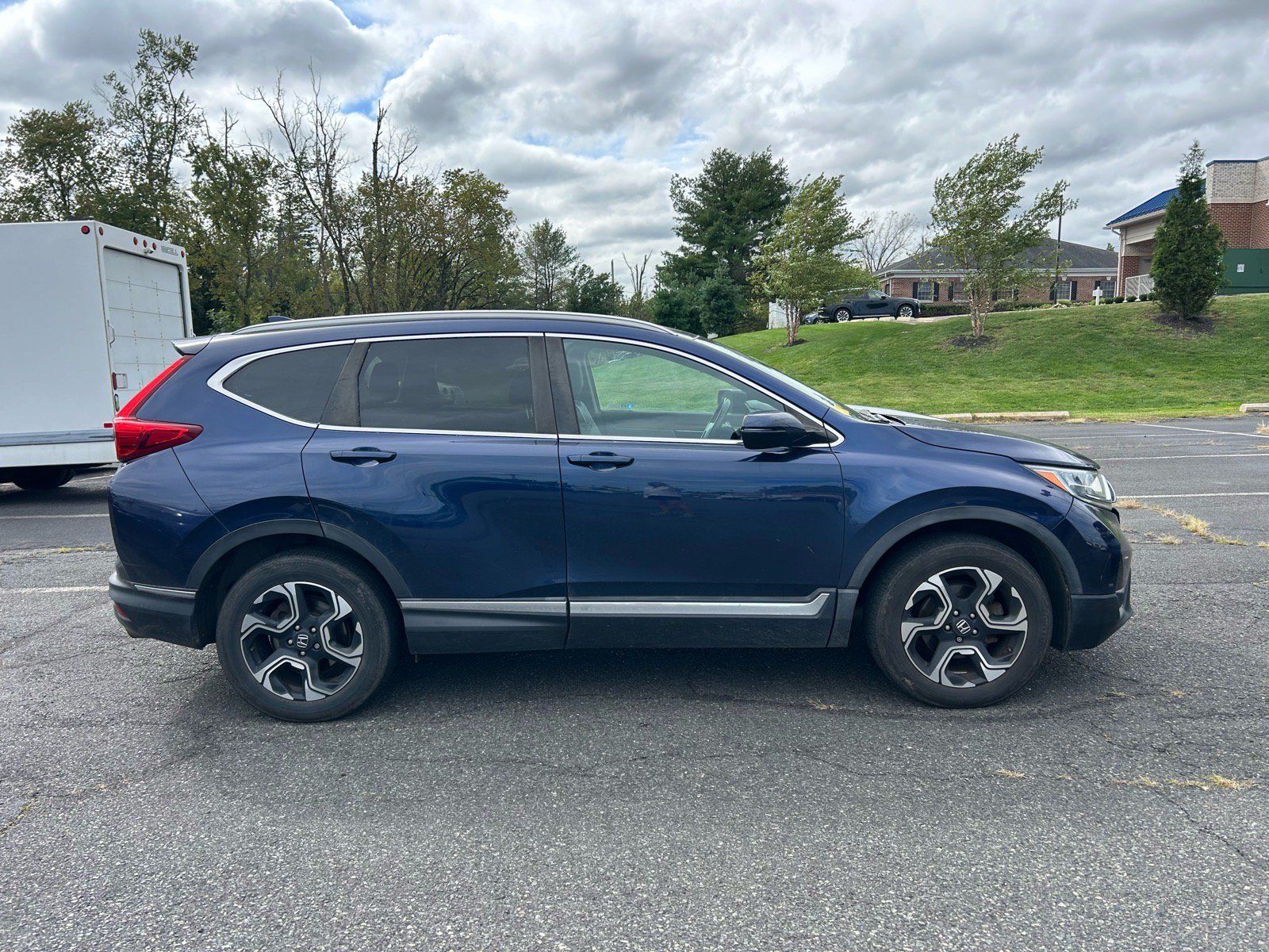 Used 2019 Honda CR-V Touring image 4