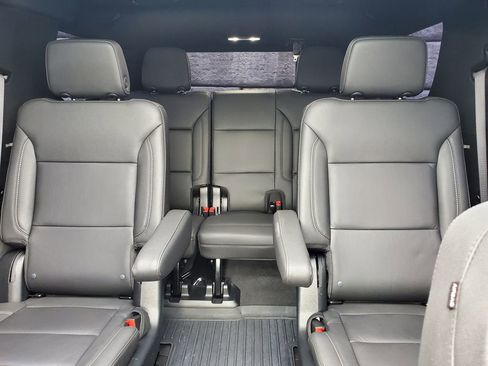 Used 2023 Chevrolet Tahoe Z71 w/ Luxury Package AWD/4WD image 36