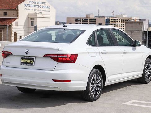 Used 2020 Volkswagen Jetta SE w/ SE Cold Weather Package image 4