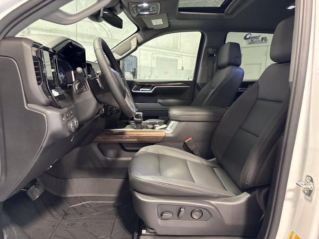 New 2026 Chevrolet Silverado 1500 RST w/ Dark Appearance Package AWD/4WD image 28