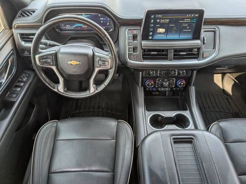 Used 2022 Chevrolet Suburban Premier w/ Premium Package RWD image 8