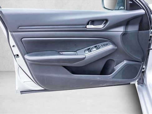 Used 2024 Nissan Altima 2.5 SV image 12
