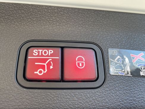 Certified 2025 Mercedes-Benz GLS 580 4MATIC image 13