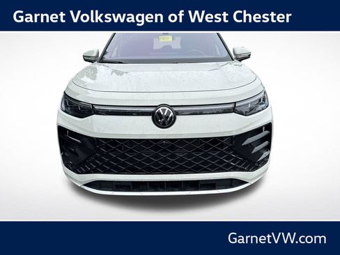 Used 2025 Volkswagen Tiguan SEL R-Line AWD/4WD image 8