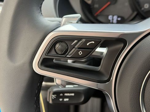 Used 2025 Porsche 718 Cayman w/ Sport Chrono Package image 32