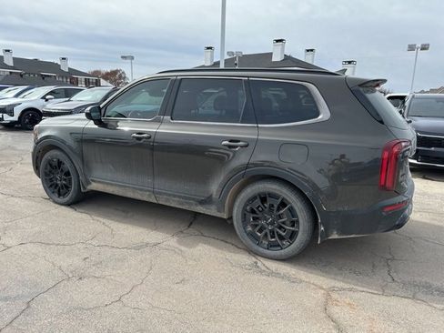 Used 2022 Kia Telluride SX w/ SX Prestige Package image 16
