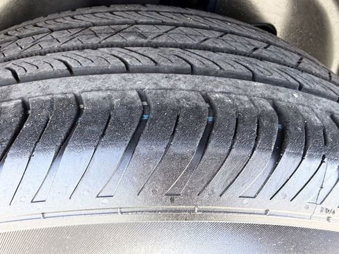 Certified 2024 Chevrolet Trax LT w/ LT Convenience Package FWD image 37