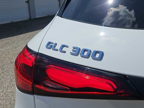 Used 2025 Mercedes-Benz GLC 300 4MATIC image 6