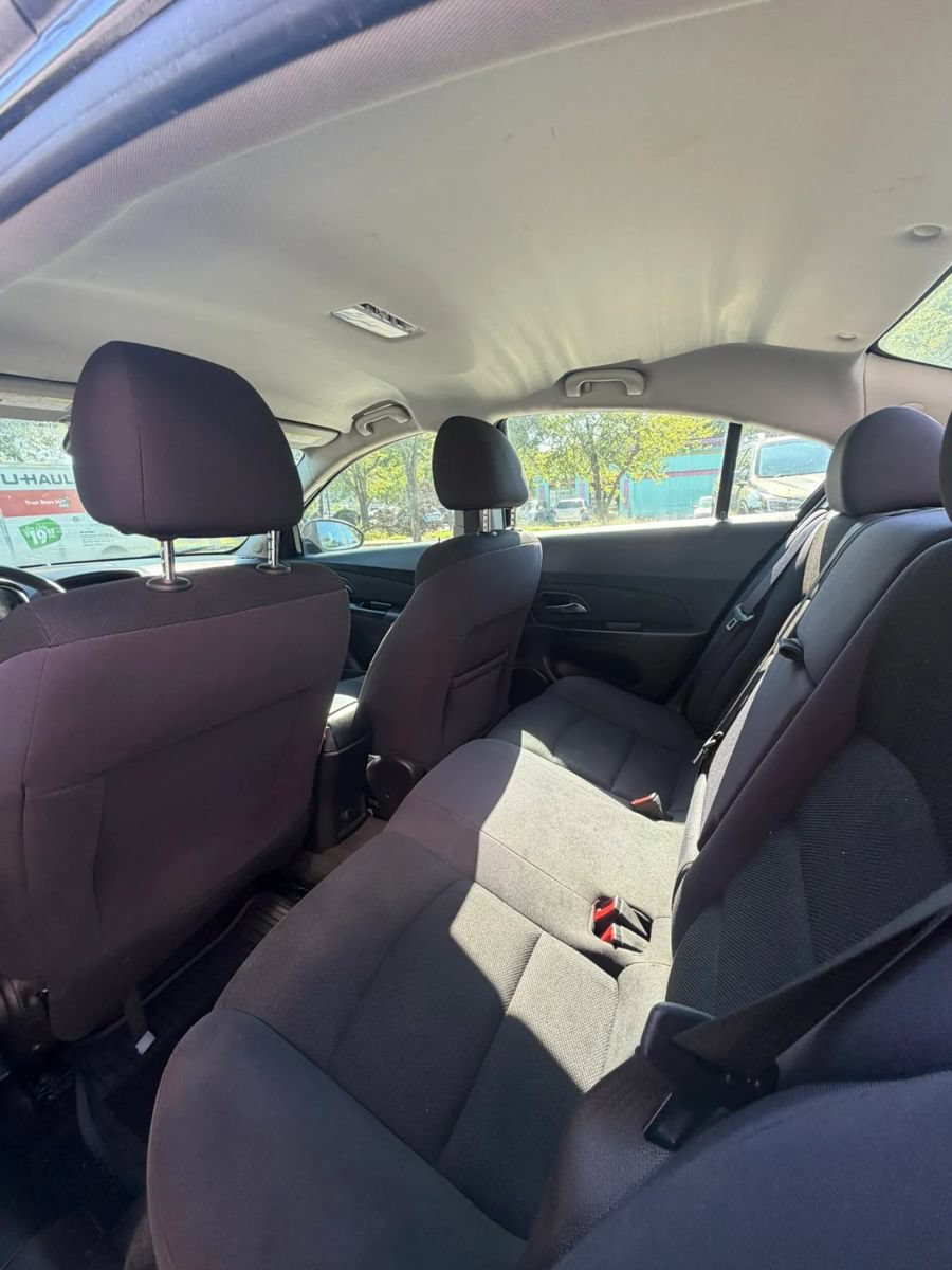 Used 2015 Chevrolet Cruze LT w/ Technology Package FWD image 14