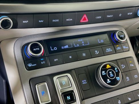 Used 2023 Hyundai Palisade Limited AWD/4WD image 16