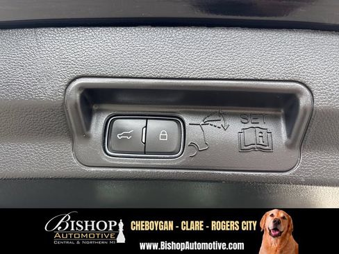 Used 2022 Ford Explorer XLT w/ Equipment Group 202A AWD/4WD image 14