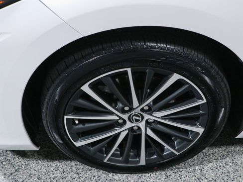 Used 2022 Lexus ES 350 w/ Premium Package FWD image 11