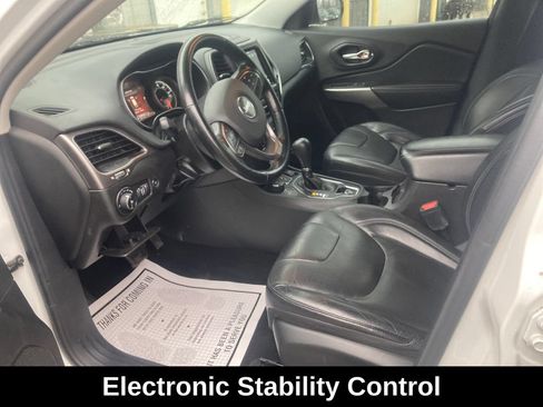 Used 2021 Jeep Cherokee Latitude Lux w/ Comfort/Convenience Group AWD/4WD image 12