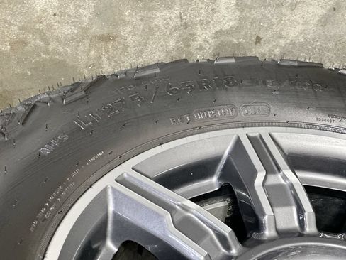 Used 2024 GMC Sierra 1500 AT4 w/ Technology Package AWD/4WD image 33