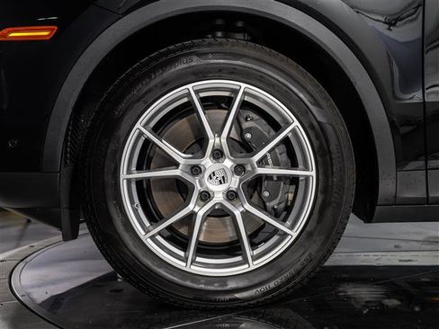 Certified 2025 Porsche Cayenne Coupe image 15