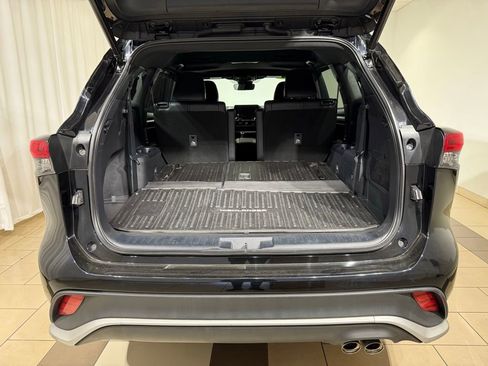 Used 2023 Toyota Highlander XSE AWD/4WD image 12
