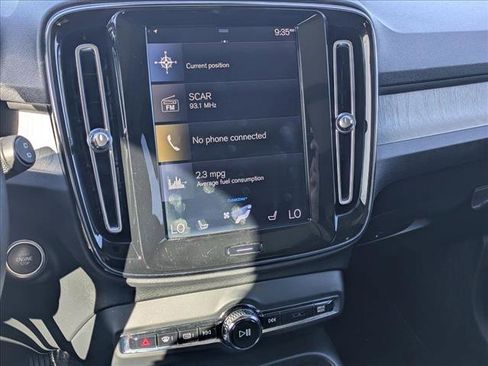 Used 2019 Volvo XC40 T4 Inscription image 15