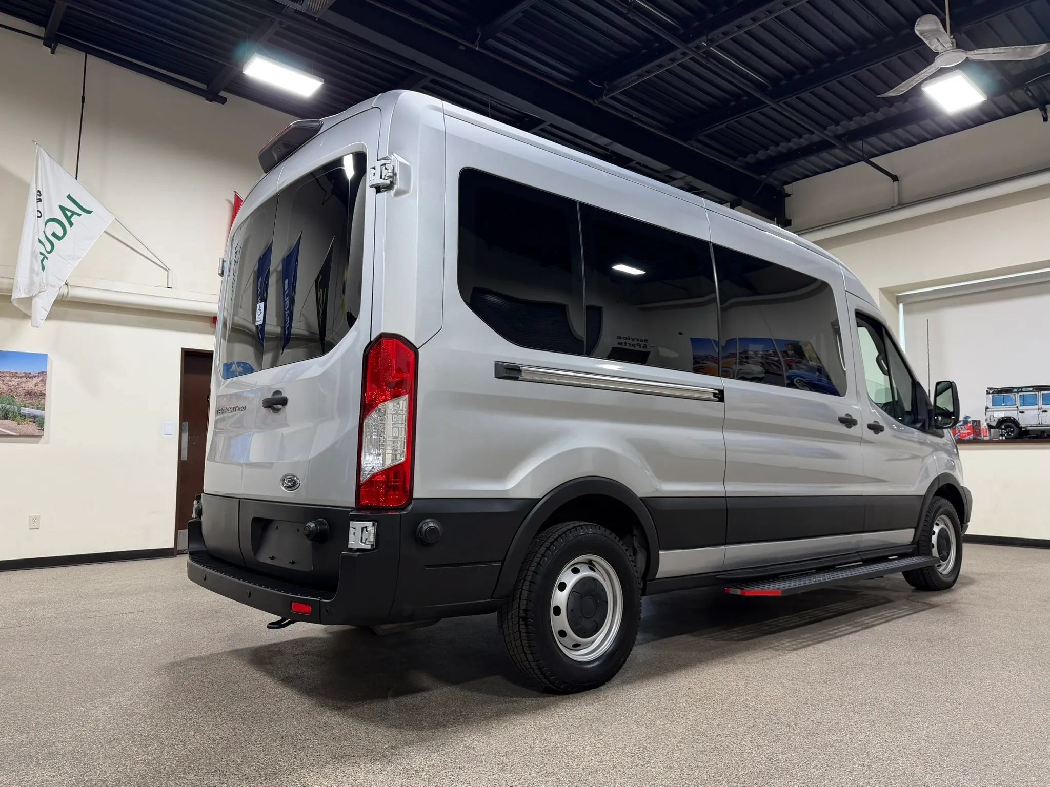 Used 2019 Ford Transit 250 148 Medium Roof RWD image 6