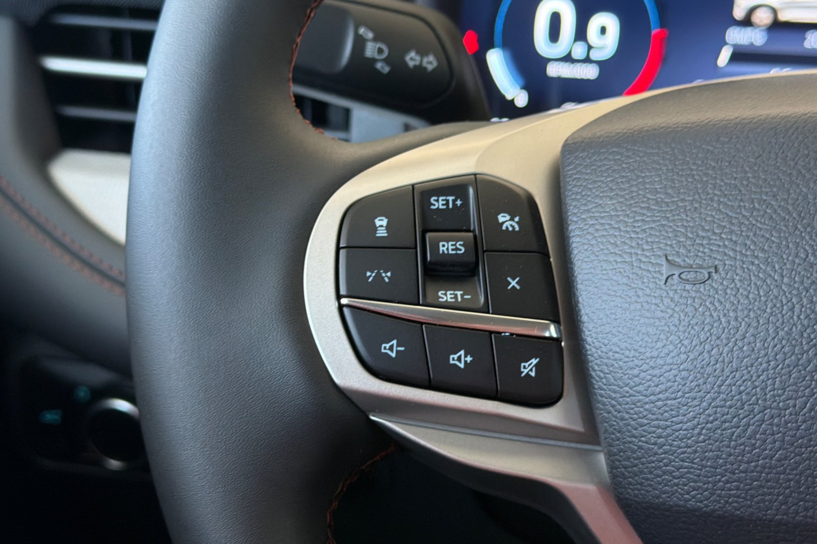 New 2026 Ford Explorer Active RWD image 28