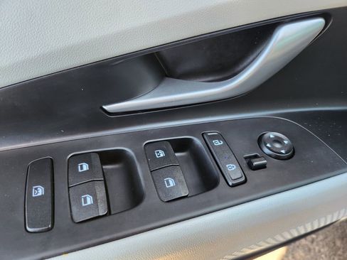 Used 2022 Hyundai Elantra Limited image 30