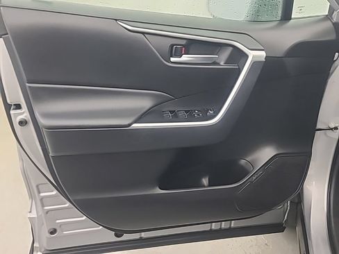 Used 2025 Toyota RAV4 XLE AWD/4WD image 21