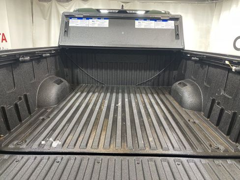 Used 2022 Toyota Tundra SR5 w/ SR5 Convenience Package image 10