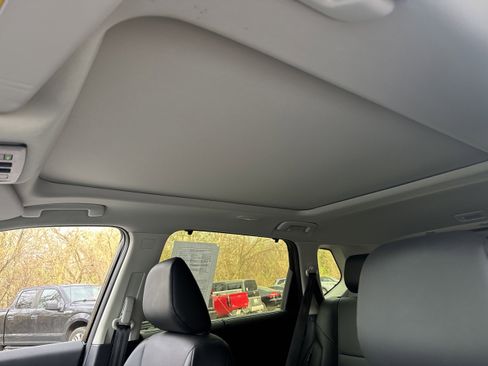 Used 2025 Nissan Rogue SV w/ SV Premium Package image 10