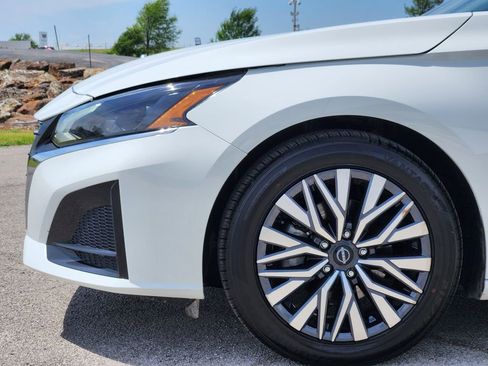 Used 2025 Nissan Altima 2.5 SV image 9