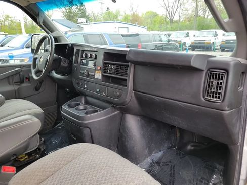 Used 2016 Chevrolet Express 3500 RWD image 8