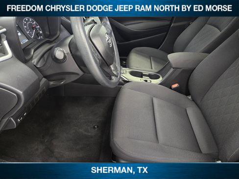 Used 2025 Toyota Corolla LE image 8