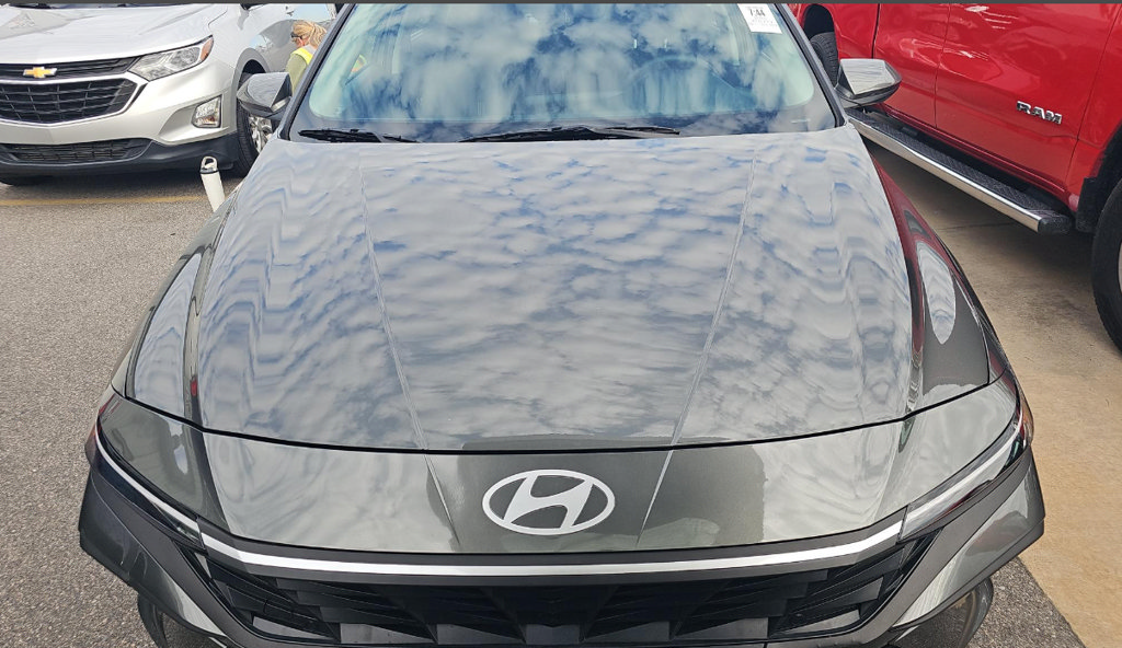 Used 2026 Hyundai Elantra SE FWD image 3