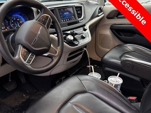 Used 2020 Chrysler Voyager Lxi image 2