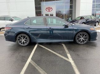 Used 2021 Toyota Camry SE video 2