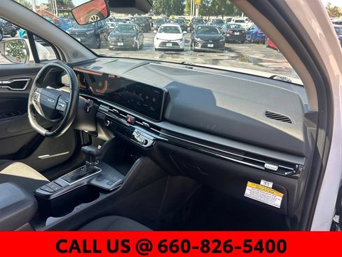 Used 2026 Kia Sportage LX FWD image 7