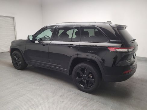 Used 2023 Jeep Grand Cherokee Altitude AWD/4WD image 3