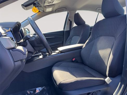 Used 2025 Toyota Camry LE image 9