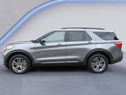 Certified 2023 Ford Explorer XLT w/ Equipment Group 202A AWD/4WD image 3