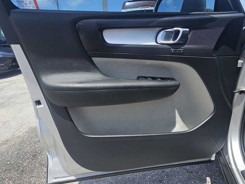 Used 2019 Volvo XC40 T5 Momentum AWD/4WD image 15